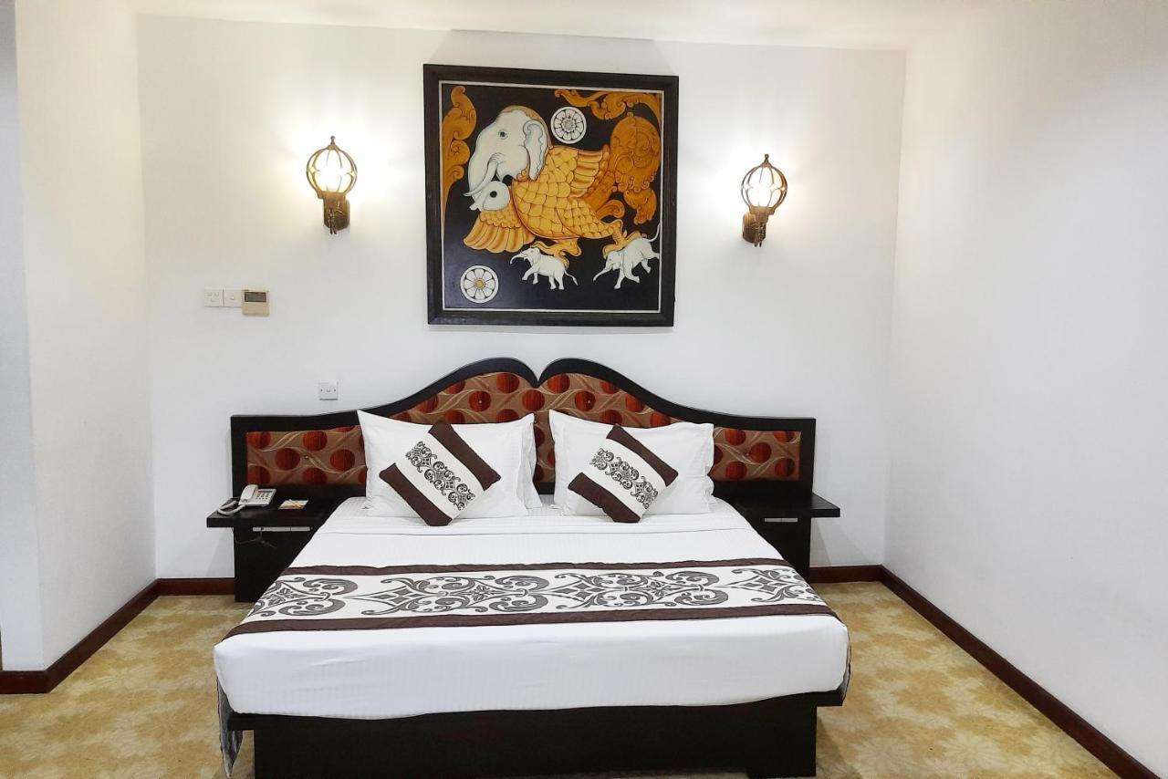 Royal Kandyan Exterior foto